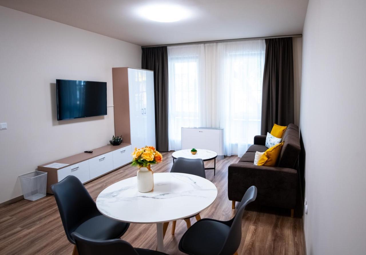 Elixir Panzio Bed and Breakfast Nyírbátor Buitenkant foto