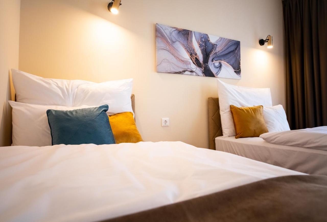 Elixir Panzio Bed and Breakfast Nyírbátor Buitenkant foto