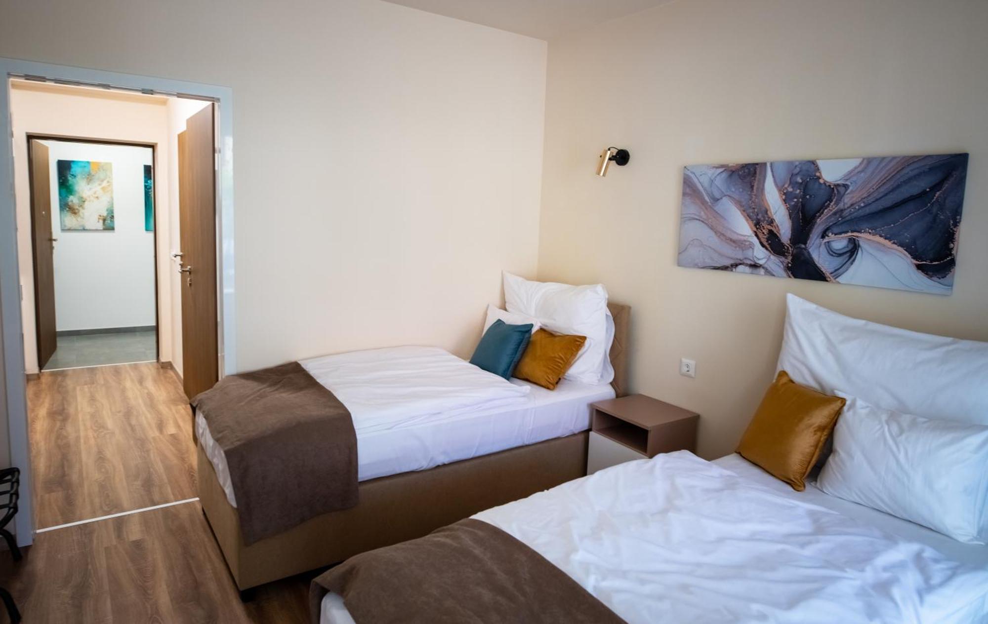 Elixir Panzio Bed and Breakfast Nyírbátor Buitenkant foto